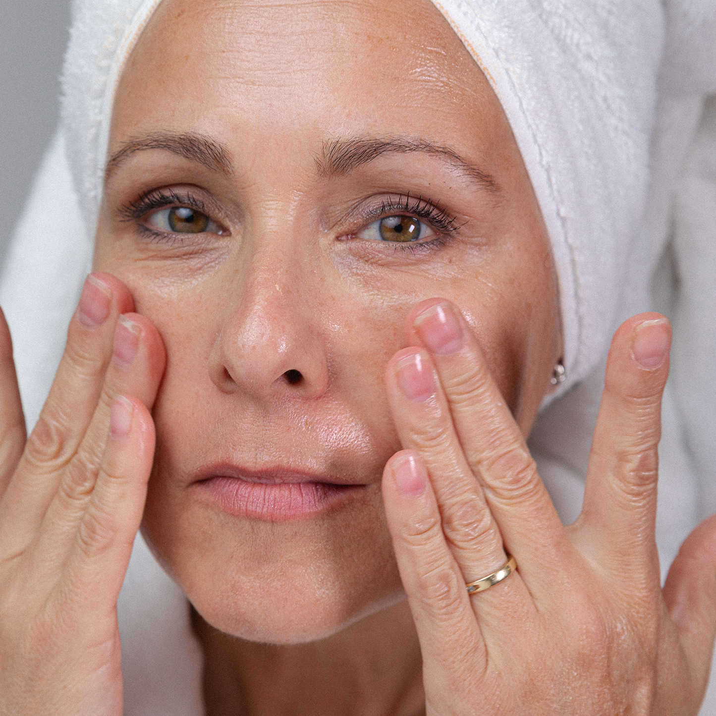 Rice Revival: Rejuvenating Eye Treatment for Fine Lines & Wrinkles